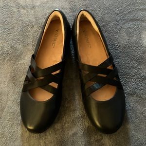 NWOT Vionic Magnolia Serenity Strappy Maryjanes 10 Wide